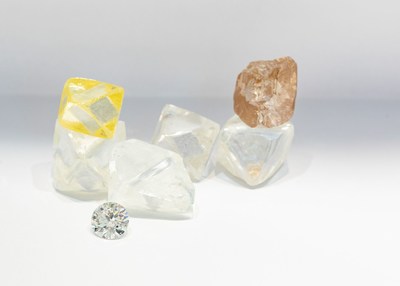 A selection of rough and polished diamonds recently recovered from the Company???s Gahcho Ku?? mine (CNW Group|Mountain Province Diamonds Inc.)